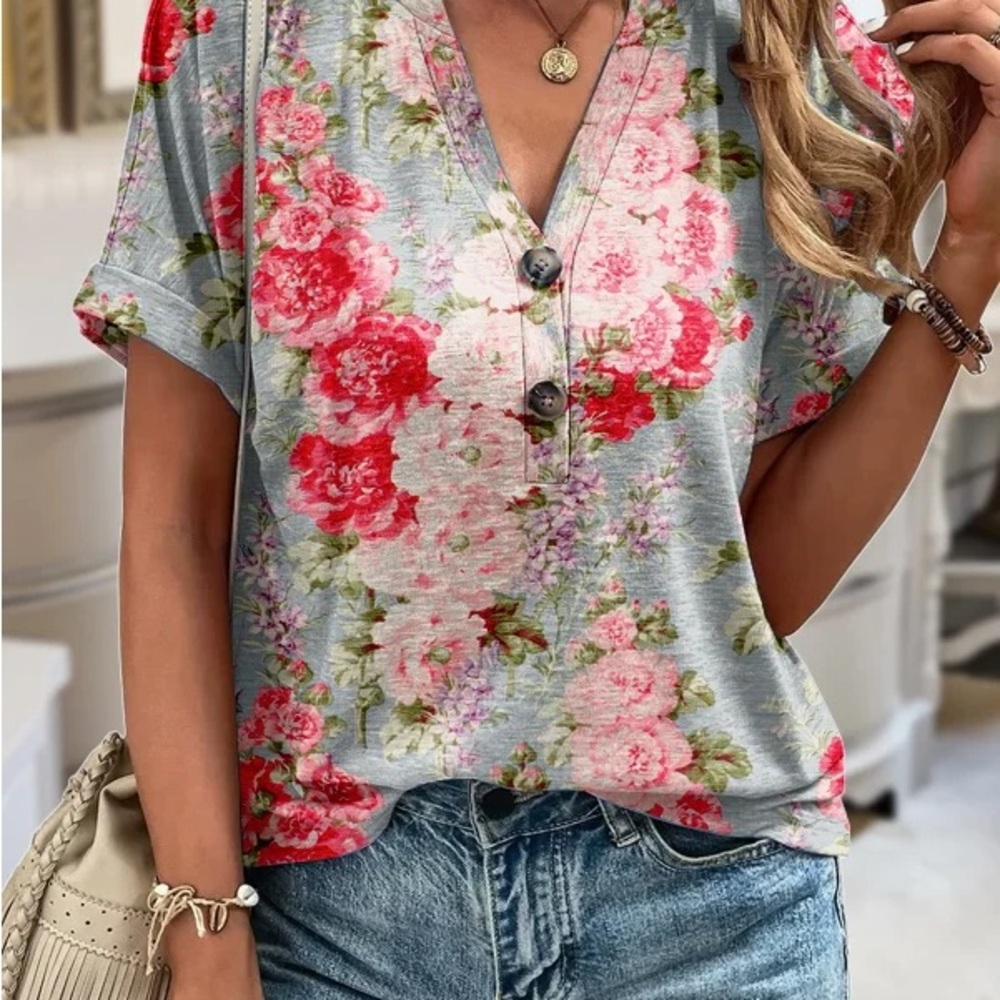 Chic Floral V-Neck Buttoned Blouse